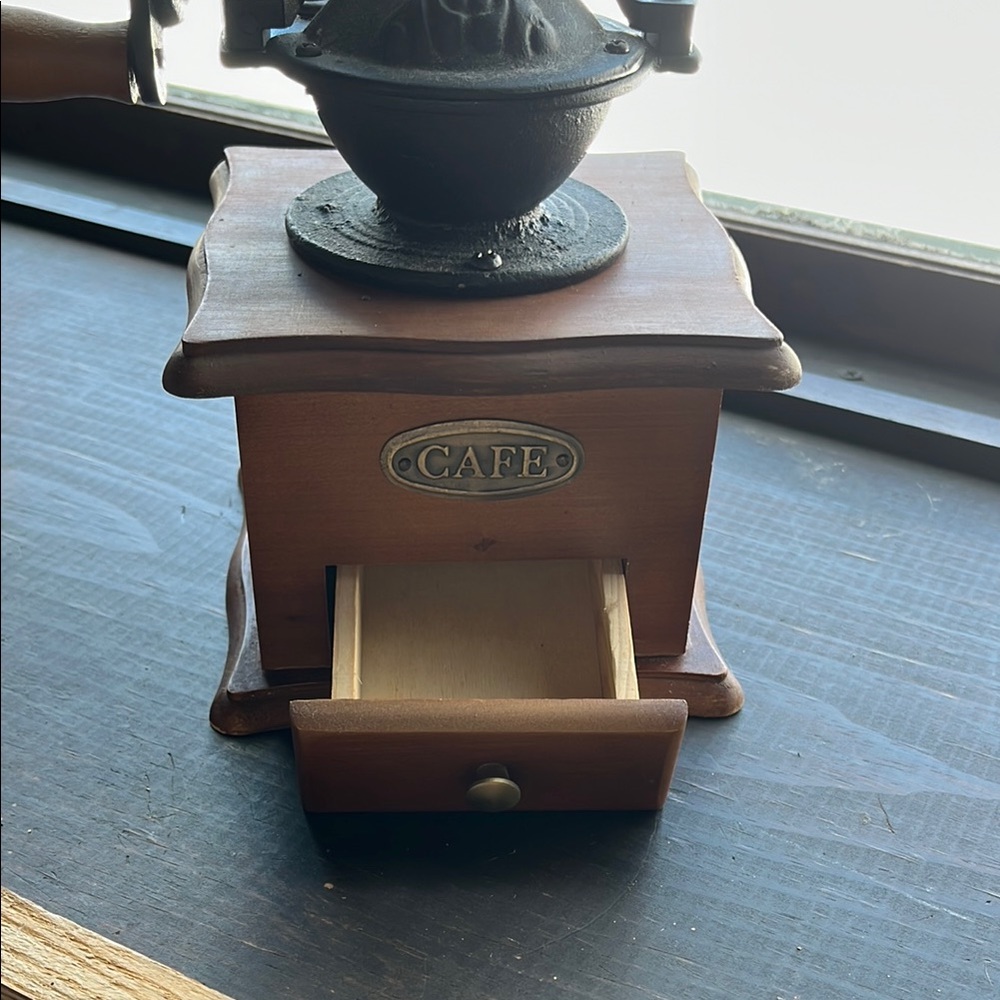 Vintage Inspired Coffee Grinder - Picture 3 of 6